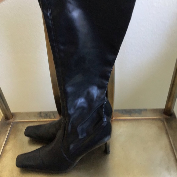 Boots - Picture 3 of 7